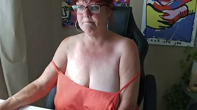 -Curvy- online show from May 31, 8:53 am