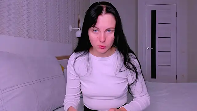 Elle Pearl  online show from October 17, 6:17 am