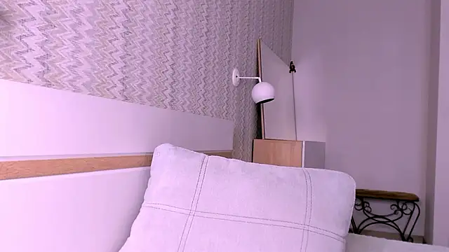 Elle Pearl  online show from January 15, 7:34 am