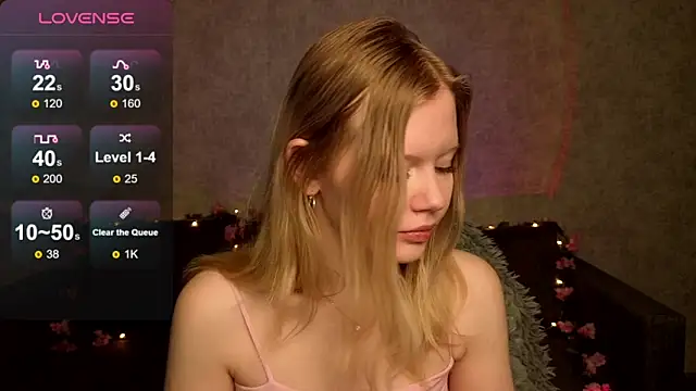 Snapshot of Wendy_228 chatting on October 31, 1:02 am Wendy 228 online show from October 31, 1:02 am