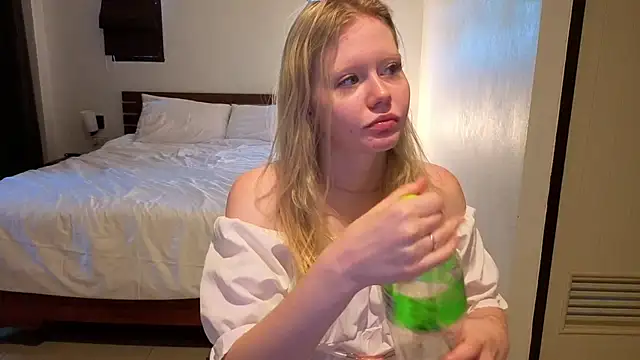 Wendy 228 online show from June 20, 3:11 am