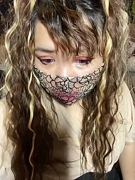 Snapshot of xoxLILxMELOxox chatting on October 10, 4:30 pm xoxLILxMELOxox online show from October 10, 4:30 pm