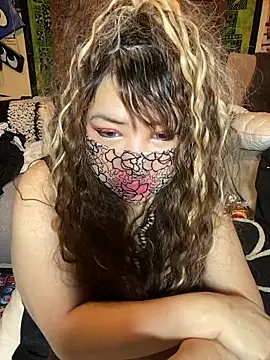 Snapshot of xoxLILxMELOxox chatting on October 14, 5:52 am xoxLILxMELOxox online show from October 14, 5:52 am