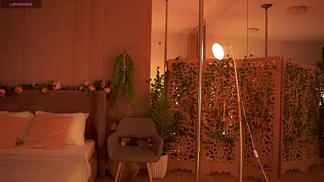 Snapshot of Serena_Waldarf chatting on September 19, 6:01 pm Serena Waldarf online show from September 19, 6:01 pm