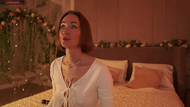 Snapshot of Serena_Waldarf chatting on September 26, 4:58 pm Serena Waldarf online show from September 26, 4:58 pm