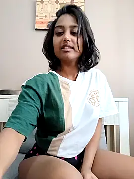 Snapshot of littlemissdevil69 chatting on November 13, 7:01 am littlemissdevil69 online show from November 13, 7:01 am