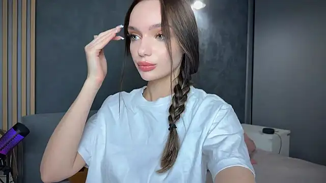 litlle angelll online show from January 12, 8:15 pm