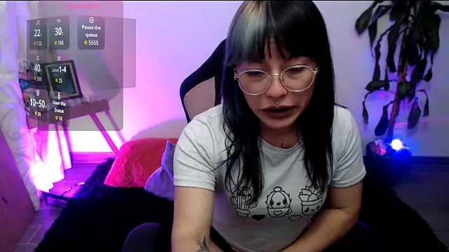 LunaBunny8 online show from November 13, 1:53 am