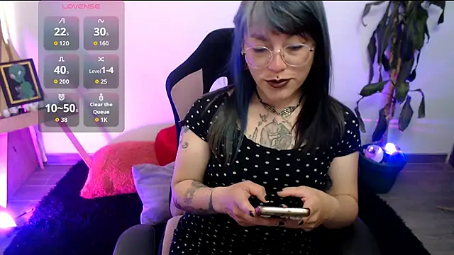 LunaBunny8 online show from November 24, 2:06 pm