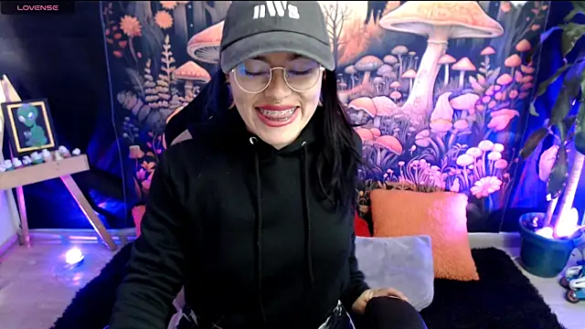 LunaBunny8 online show from November 6, 3:16 pm