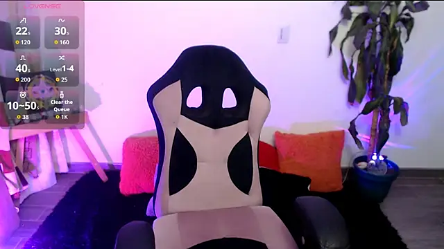 LunaBunny8 online show from December 5, 2:10 am