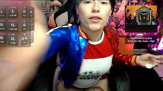 LunaBunny8 online show from October 31, 1:24 am