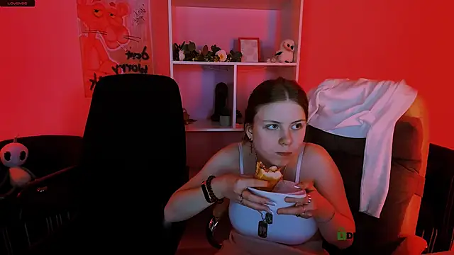 Snapshot of foxy_tease_ chatting on September 18, 12:35 am foxy tease online show from September 18, 12:35 am