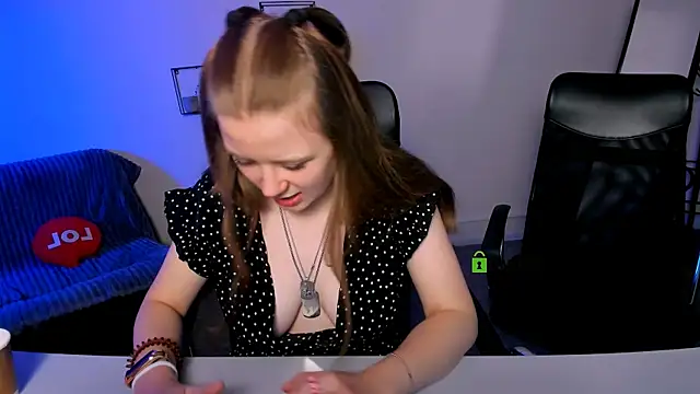 Snapshot of foxy_tease_ chatting on September 22, 12:49 am foxy tease online show from September 22, 12:49 am