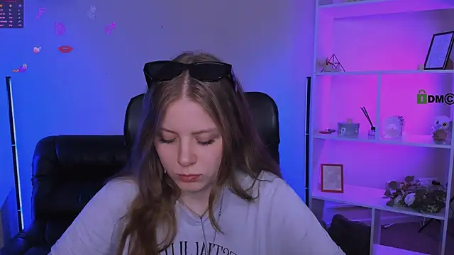 foxy tease  online show from November 6, 12:31 pm