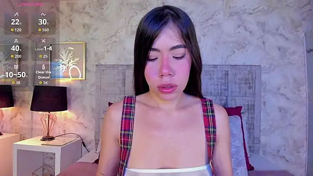 zoespencerr online show from October 14, 7:25 pm