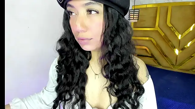 Snapshot of Soleil_66 chatting on February 8, 4:32 am Soleil 66 online show from February 8, 4:32 am