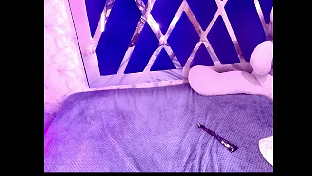 Snapshot of Soleil_66 chatting on December 21, 3:36 pm Soleil 66 online show from December 21, 3:36 pm