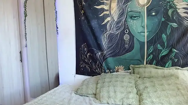 Snapshot of aphroditebloom chatting on October 25, 7:47 pm aphroditebloom online show from October 25, 7:47 pm