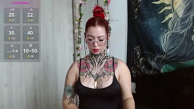 Snapshot of aphroditebloom chatting on November 20, 7:25 pm aphroditebloom online show from November 20, 7:25 pm