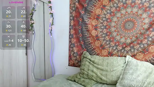 Snapshot of aphroditebloom chatting on December 14, 5:07 pm aphroditebloom online show from December 14, 5:07 pm