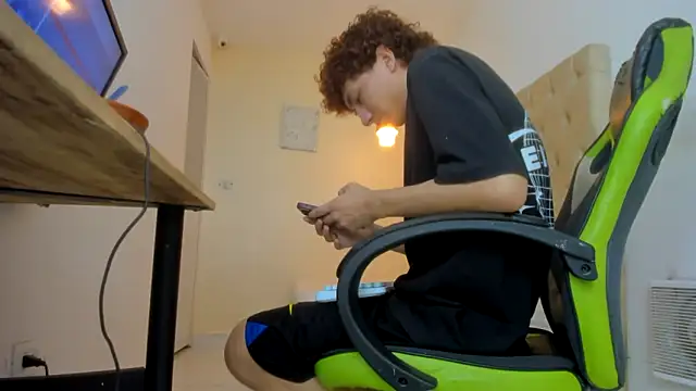 Snapshot of Darkknightx01 chatting on November 30, 2:01 am Darkknightx01 online show from November 30, 2:01 am