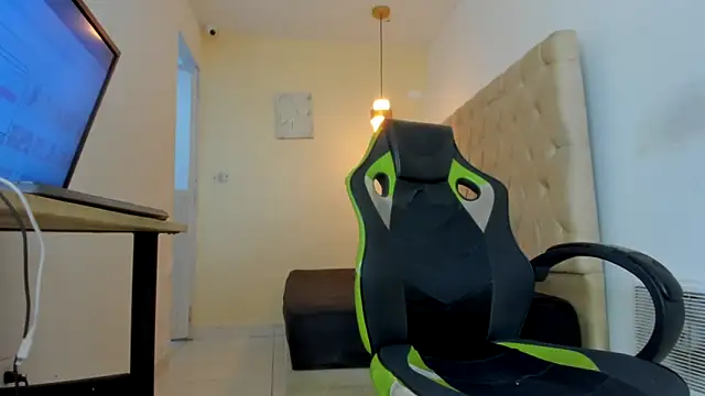 Snapshot of Darkknightx01 chatting on November 13, 1:31 am Darkknightx01 online show from November 13, 1:31 am