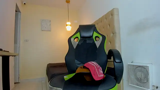 Snapshot of Darkknightx01 chatting on October 25, 8:20 pm Darkknightx01 online show from October 25, 8:20 pm