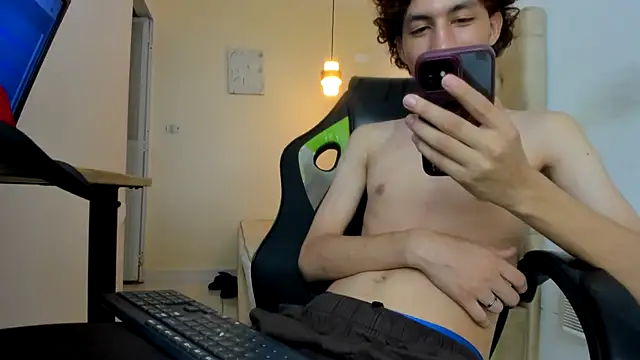 Snapshot of Darkknightx01 chatting on November 23, 4:11 am Darkknightx01 online show from November 23, 4:11 am