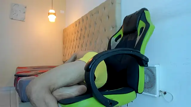 Darkknightx01 online show from December 14, 1:23 am