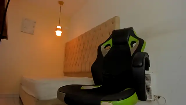 Snapshot of Darkknightx01 chatting on December 3, 1:50 am Darkknightx01 online show from December 3, 1:50 am