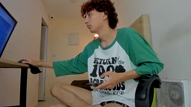 Snapshot of Darkknightx01 chatting on November 11, 1:44 am Darkknightx01 online show from November 11, 1:44 am