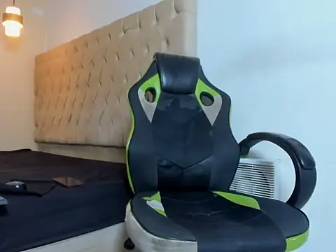 Snapshot of Darkknightx01 chatting on November 17, 1:42 am Darkknightx01 online show from November 17, 1:42 am