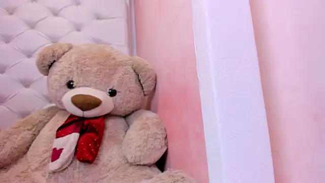 eimy skinny  online show from March 27, 1:45 pm