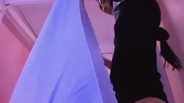 eimy skinny  online show from April 15, 2:21 pm