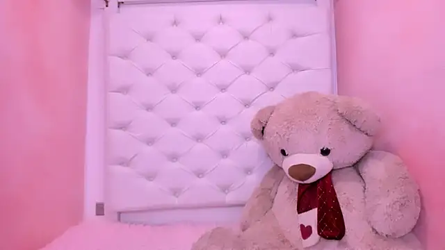 eimy skinny  online show from March 28, 1:45 pm