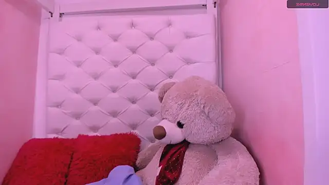 eimy skinny  online show from April 26, 1:19 pm