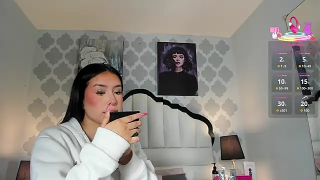 SarahMiler  online show from November 3, 7:50 pm