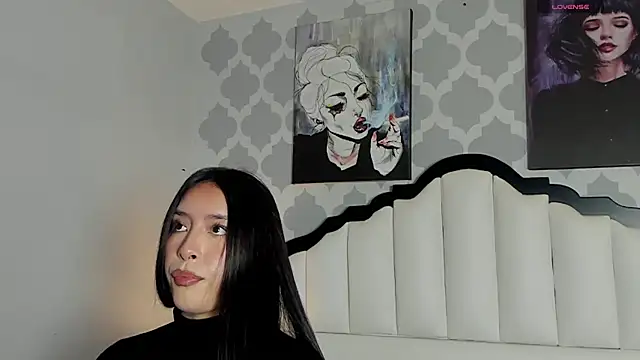 SarahMiler  online show from October 27, 7:59 pm