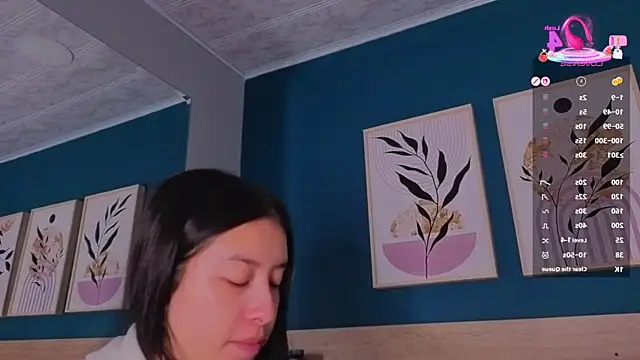 SarahMiler  online show from October 18, 11:45 am