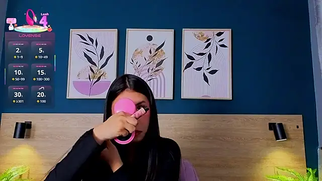 SarahMiler  online show from December 3, 7:35 pm