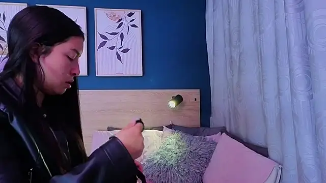 SarahMiler  online show from March 2, 12:34 pm