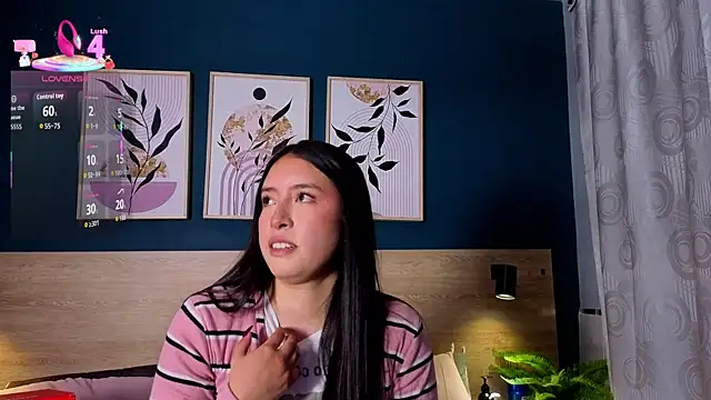 SarahMiler  online show from December 15, 5:41 pm