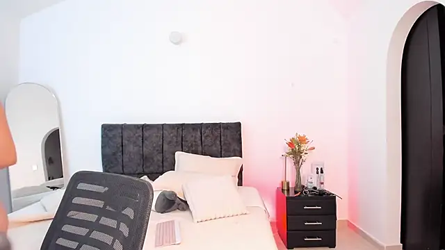 Taylormaxwell online show from December 19, 10:45 pm