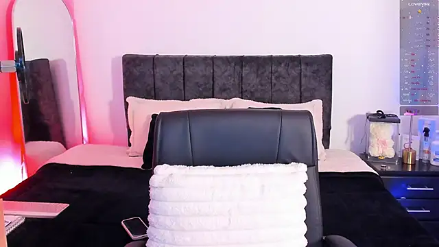 Taylormaxwell online show from February 16, 8:07 pm