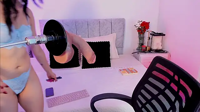 Taylormaxwell online show from January 10, 9:43 pm