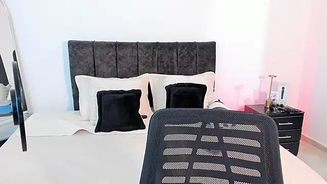 Taylormaxwell online show from December 20, 8:12 pm