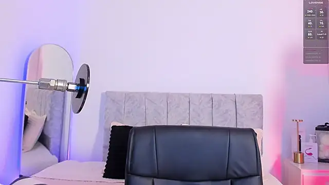 Taylormaxwell online show from February 12, 8:08 pm