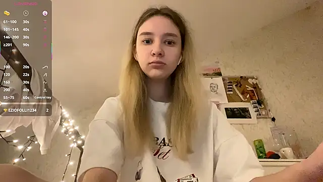 Snapshot of DanaCore chatting on October 10, 6:42 pm DanaCore online show from October 10, 6:42 pm