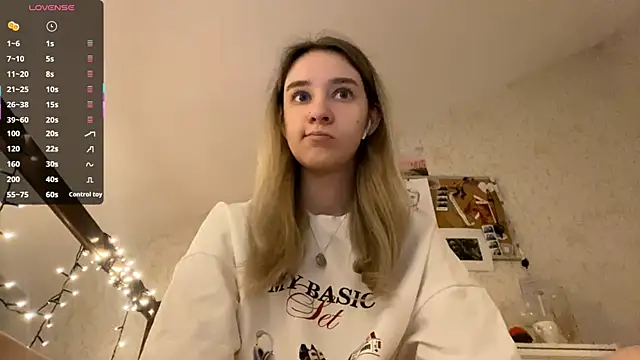 Snapshot of DanaCore chatting on October 1, 3:49 pm DanaCore online show from October 1, 3:49 pm